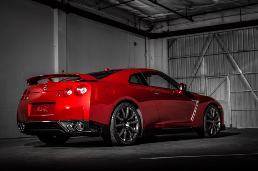  Nissan GT-R 2015 года  (JP) (фото 2 из 10)